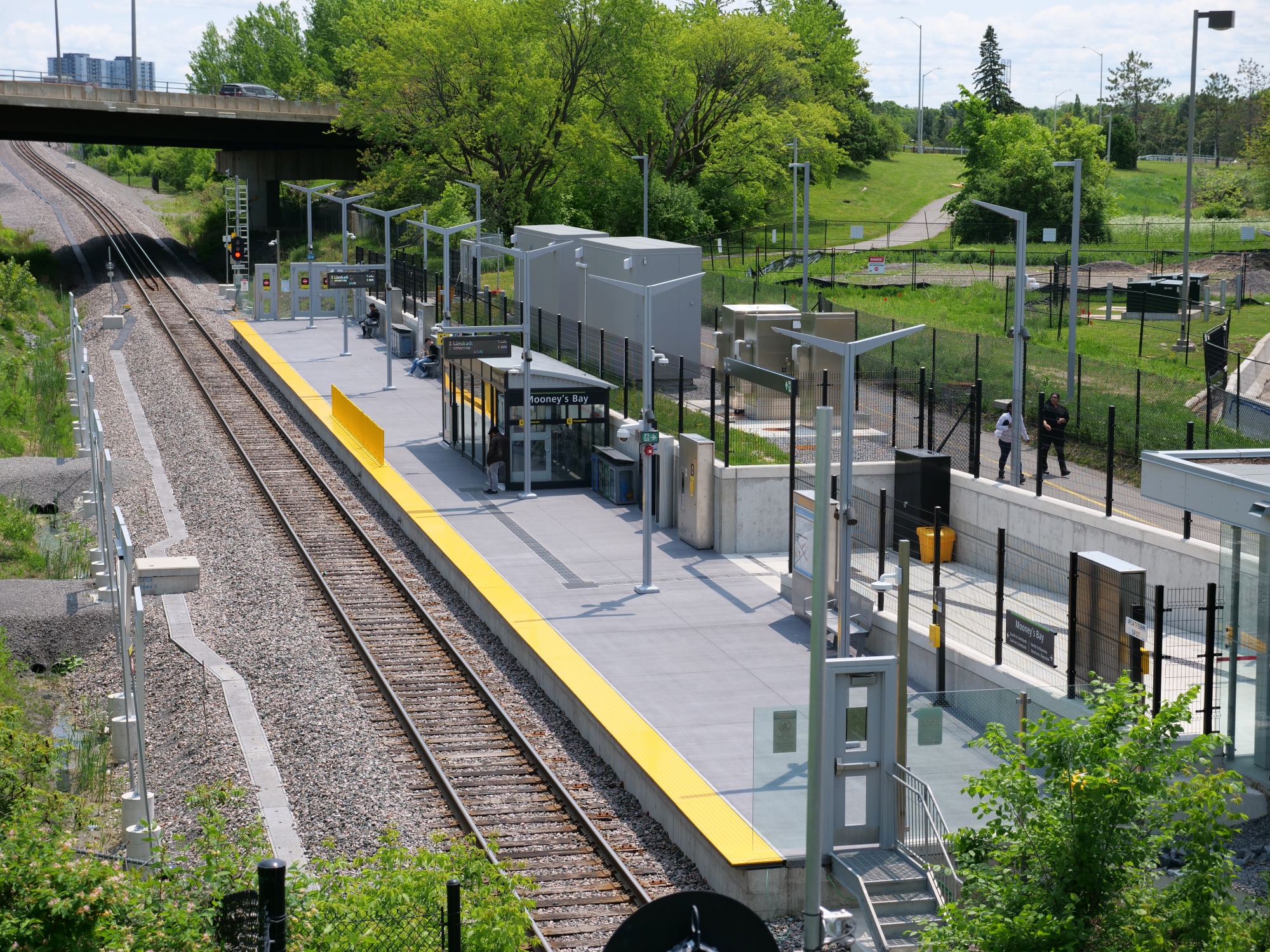 Mooney's Bay station entrance